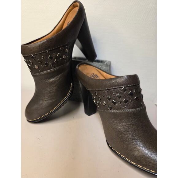 Sofft High Heels Clogs Mules Shoes Sz 8M Dark Olive. Black Heel and Nickel Studs - Picture 2 of 16